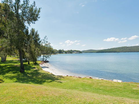Baywatch - Beachfront Bliss Executive Home - Sydney 4u 3