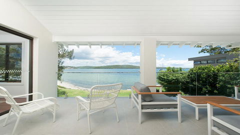 Baywatch - Beachfront Bliss Executive Home - Sydney 4u 0