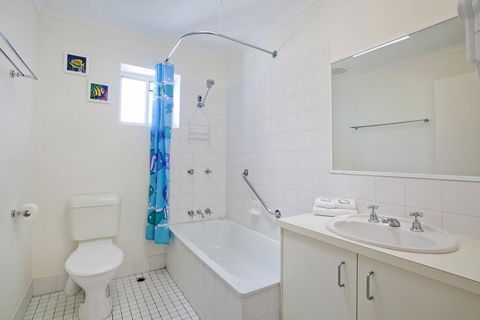 Beach Breakers Resort - Sydney 4u 1