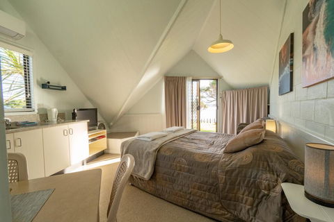 Beach Cabins Merimbula - Sydney 4u 2
