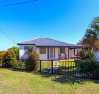 Beach Side Cottage At Blacksmiths - Accommodation Sydney
