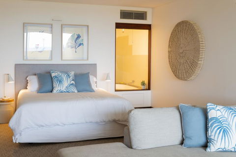 Beach Suites - Accommodation Sydney 3