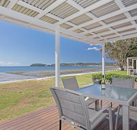 Beached Inn' 93 Foreshore Drive - Spacious beach front house - Sydney 4u