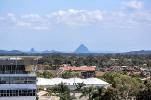 Beachfront Mooloolaba Apartment - Sydney 4u 2