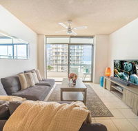 Beachfront Retro Apartment In Surfers Paradise - Accommodation Sydney