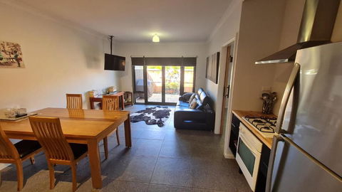 Red Ochre - Large Apartment With Private Courtyard - Sydney Resort 1