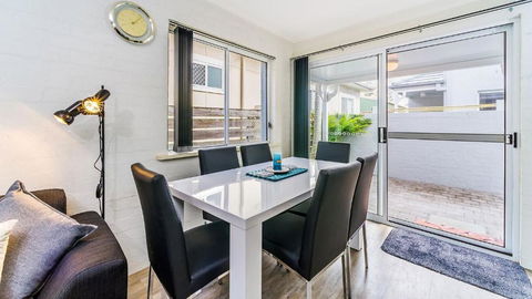 RED Rock - Townhouse In Town - Accommodation Sydney 1