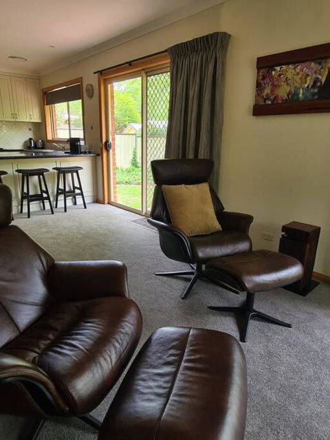 REDGUM RETREAT BRIGHT - Luxury Spa Villa - Accommodation Sydney 0