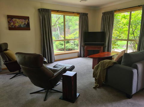 REDGUM RETREAT BRIGHT - Luxury Spa Villa - Accommodation Sydney 2