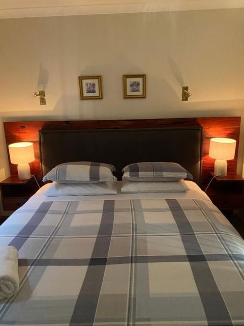 REDGUM RETREAT BRIGHT - Luxury Spa Villa - Accommodation Sydney 1