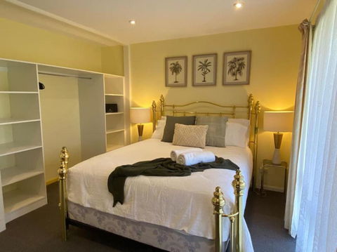 Reel & Relax: 3BR Beach House - Fish, Swim, Surf - Accommodation Sydney 2