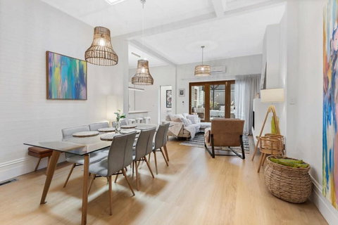 Refined 2-Bed House With A Charming Courtyard - Accommodation Sydney 2