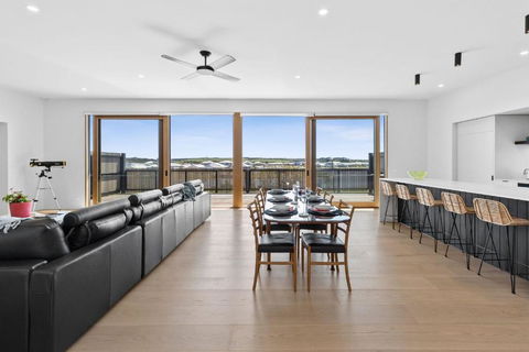 REFLECTIONS At Lonsdale - Accommodation Sydney 2
