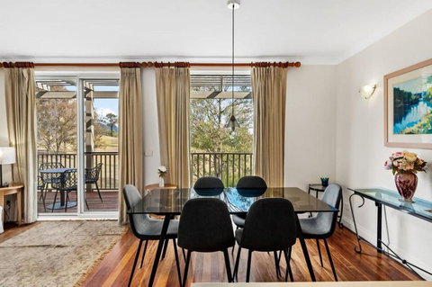 Refreshing Valley Escape - Sydney Resort 1