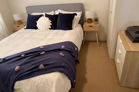 Relax In The Spa With Views Opposite Lake Eildon - Accommodation Sydney 2