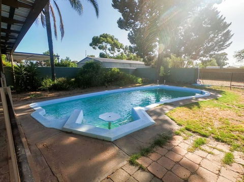 Renovated 3BD With Pool And Spa Bath - Accommodation Sydney 0