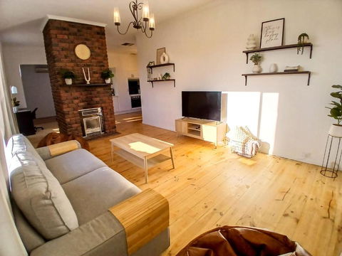 Renovated 3BD With Pool And Spa Bath - Accommodation Sydney 2