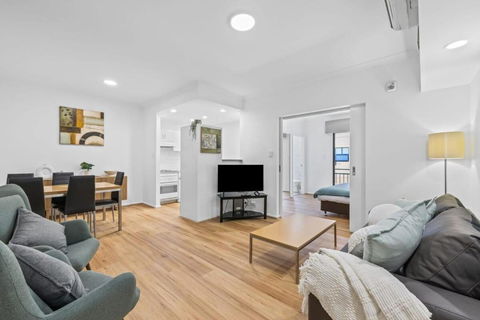 Renovated Family Apartment With Pool & WiFi - Accommodation Sydney 1