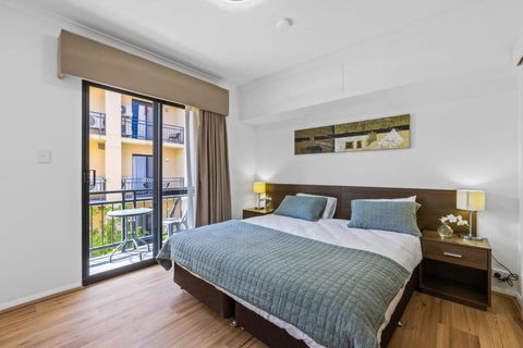 Renovated Family Apartment With Pool & WiFi - Accommodation Sydney 2