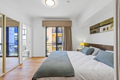 Renovated Family Apartment With Pool & WiFi - Accommodation Sydney 0