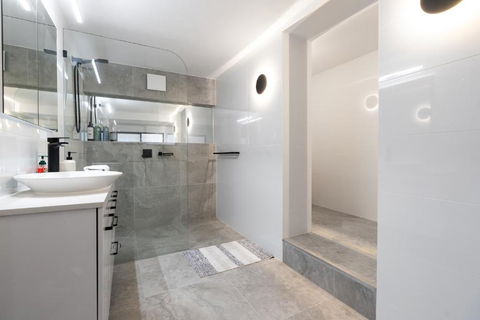 Renovated Townhouse Close To The CBD And Schools - Sydney 4u 3