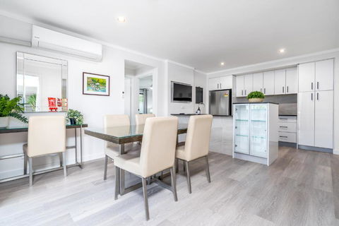 Renovated Townhouse Close To The CBD And Schools - Sydney 4u 2