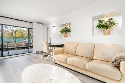 Renovated Townhouse Close To The CBD And Schools - Sydney 4u 1