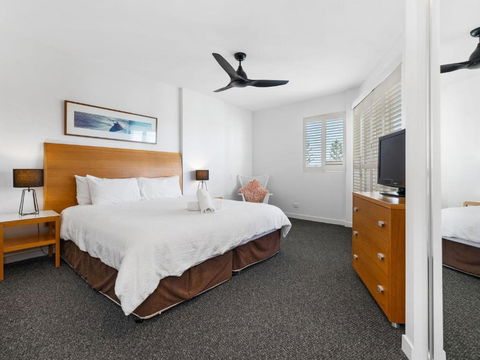 RESORT ON THE BEACH 2214/2215 - Accommodation Sydney 1