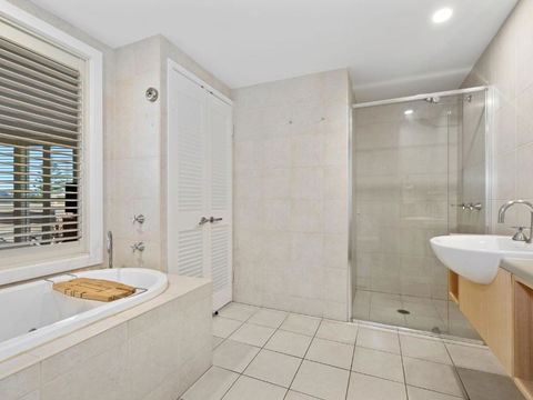 RESORT ON THE BEACH 2214/2215 - Accommodation Sydney 2