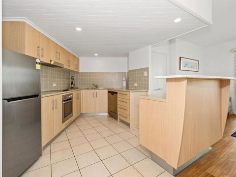 RESORT ON THE BEACH 2214/2215 - Accommodation Sydney 3