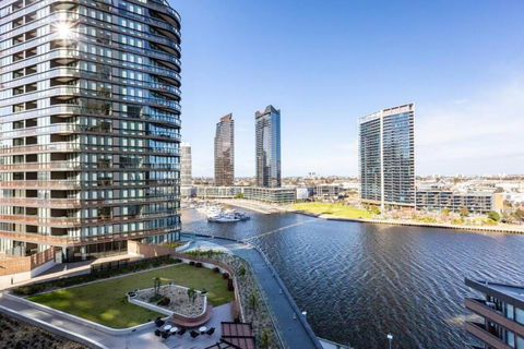 Resort-style Docklands Riverview Stay With Parking - Accommodation Sydney 0