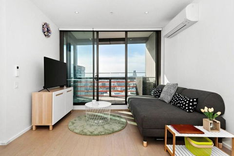 Resort-style Docklands Riverview Stay With Parking - Accommodation Sydney 2