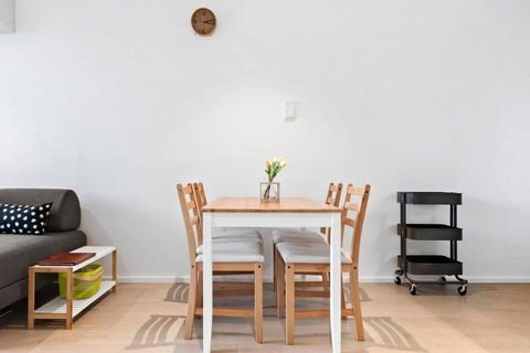 Resort-style Docklands Riverview Stay With Parking - Accommodation Sydney 3