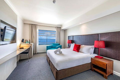 Resort Style King Pad With Sparkling Sea Views - Sydney 4u 0