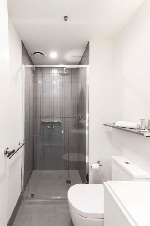 Resort Style Living 2 Bed Apt With Pool BBQ - Sydney 4u 2