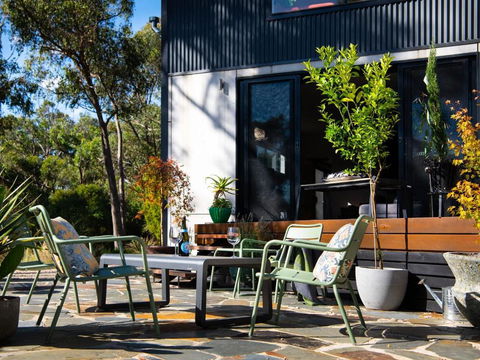 Retreat 34A - Sydney 4u 1