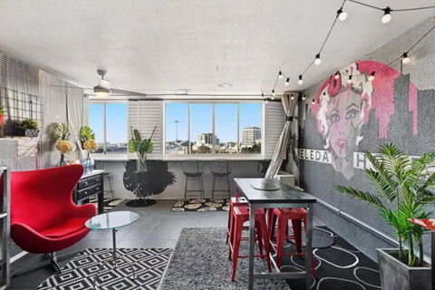 Retro Chic Vibes, Tropical Pool & Prime Location - Sydney 4u 0