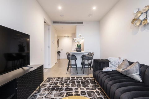 Ritzy Apartment In Iconic Australia 108 With Views - Sydney 4u 2
