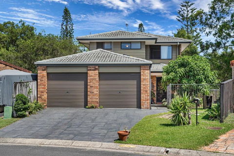Riverfront Oasis In Elanora - Sydney 4u 2