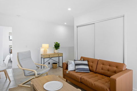 Riverside 3-Bed Home With Study Nook And BBQ - Sydney 4u 1