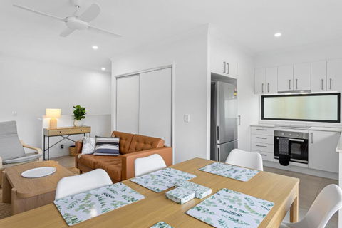 Riverside 3-Bed Home With Study Nook And BBQ - Sydney 4u 0