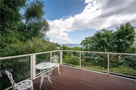 Riveting House With Incredible Water-view At SandyBay - Sydney 4u 1