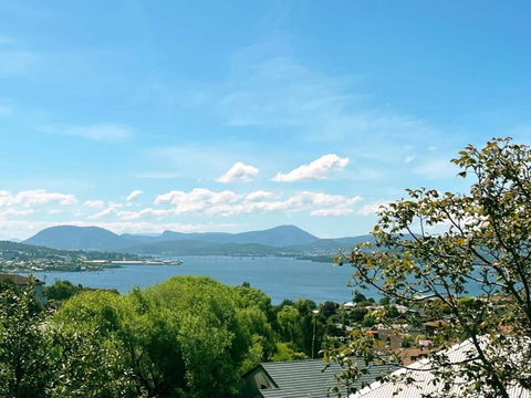 Riveting House With Incredible Water-view At SandyBay - Sydney 4u 2