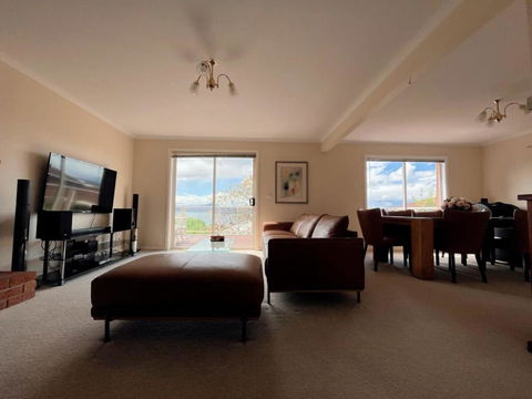 Riveting House With Incredible Water-view At SandyBay - Sydney 4u 3