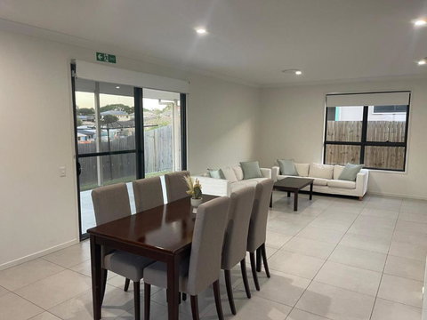 Redbank Plains Cozy Retreat - Accommodation Sydney 1