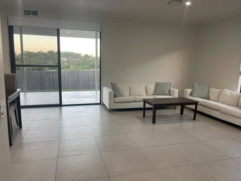 Redbank Plains Cozy Retreat - Accommodation Sydney 3