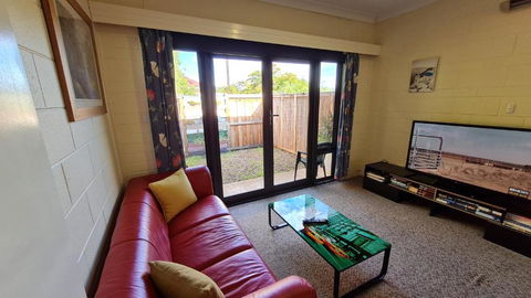 Rise N Shine - Affordable 50sqm Garden Apartment - Accommodation Sydney 2