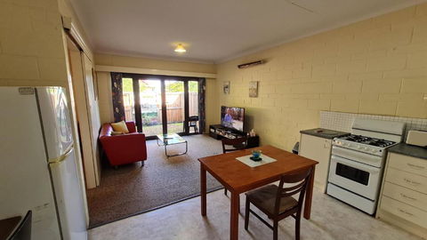 Rise N Shine - Affordable 50sqm Garden Apartment - Accommodation Sydney 3