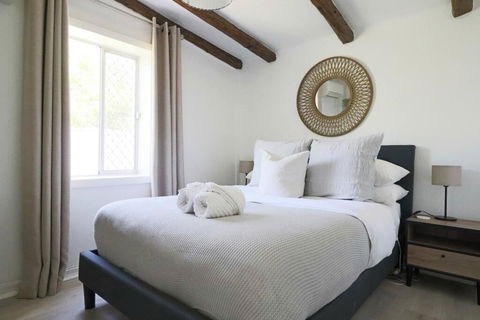 Rustic Chic 200 Metres From CBD - Sydney 4u 3