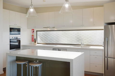 Rolling Waves 3 - Beach Access & Pet Friendly! - Sydney 4u 3